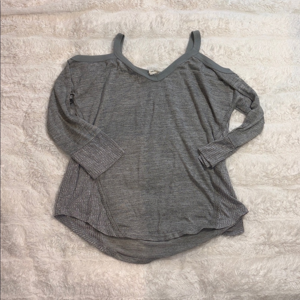 Spade & heart size medium gray off the shoulder blouse​​​​​​​​